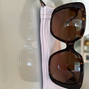 Tory Burch Oversized tortoise glasses